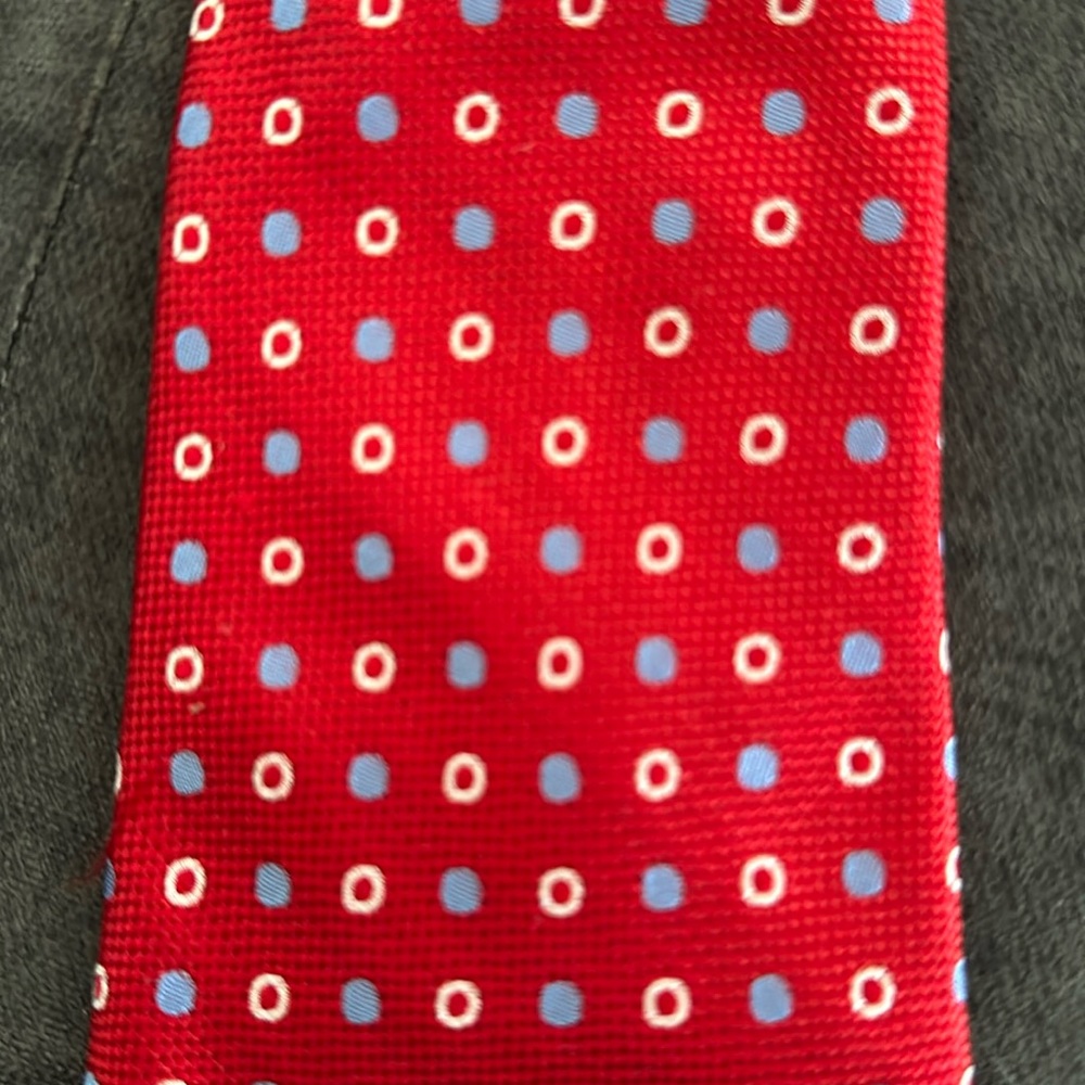 Tom James tie in great condition.
